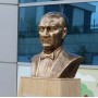 Atatürk Büstü 70 cm Kapalı Poliüretan Atatürk Büstü 70 cm Kapalı Poliüretan